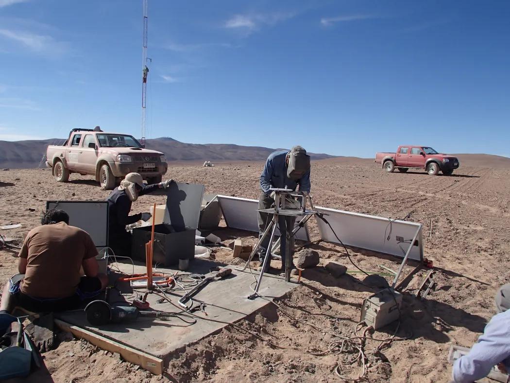 Installation of first atmospheric devices at the southern CTA observatory in Chile, personnel of FZU at work.
