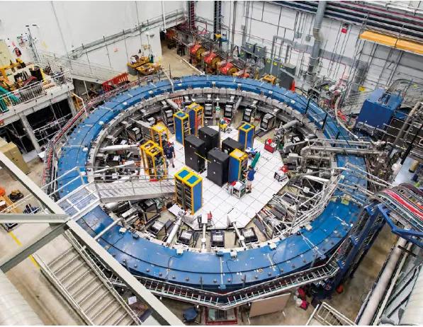 Obr. 6 Experimentální zařízení pro měření anomálního magnetického momentu mionu ve Fermilabu.
